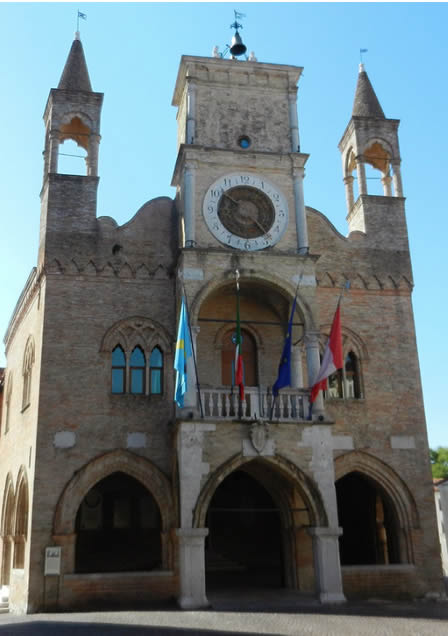 Pordenone per i meno giovani: Palazzo Comunale