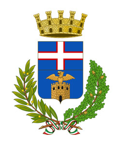 Stemma ufficiale del Comune di Illegio (UD): scudo azzurro con una croce bianca e rossa nella parte superiore. Nella metà inferiore, un'aquila dorata si posa su una torre in mattoni, simbolo di protezione e storia medievale. Lo stemma è circondato da rami di alloro e quercia e sormontato da una corona dorata. 